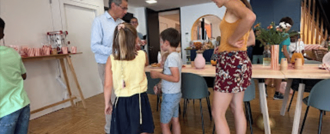 Comment faire découvrir le métier des parents aux enfants lors d'un événement d'entreprise