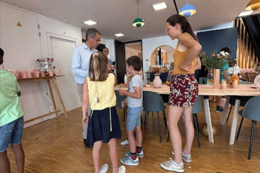 Comment faire découvrir le métier des parents aux enfants lors d'un événement d'entreprise